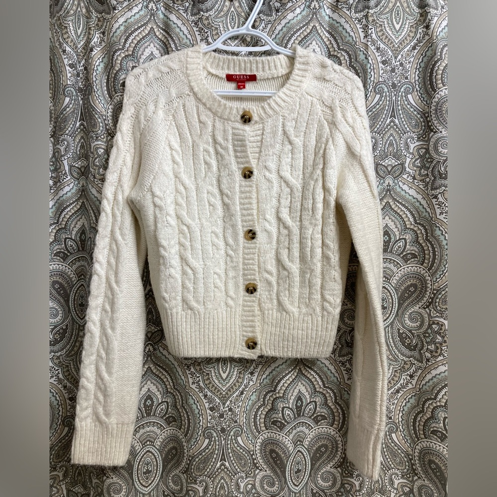 GUESS - ** NEW WITH TAGS
Cream Cardigan